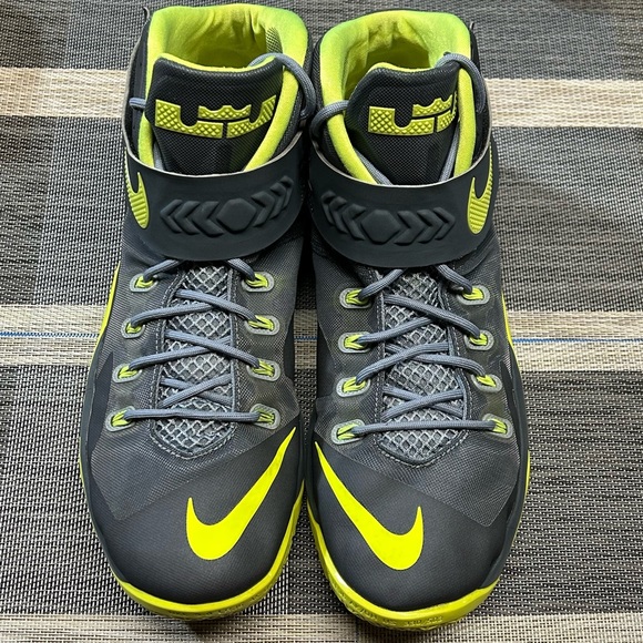 Nike Men’s Zoom Soldier LeBron VIII 8 Basketball Sneakers 653641-070 Size 13 - Picture 6 of 17